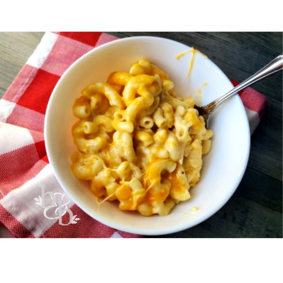 Slow Cooker Mac and Cheese Biscuits and Basil